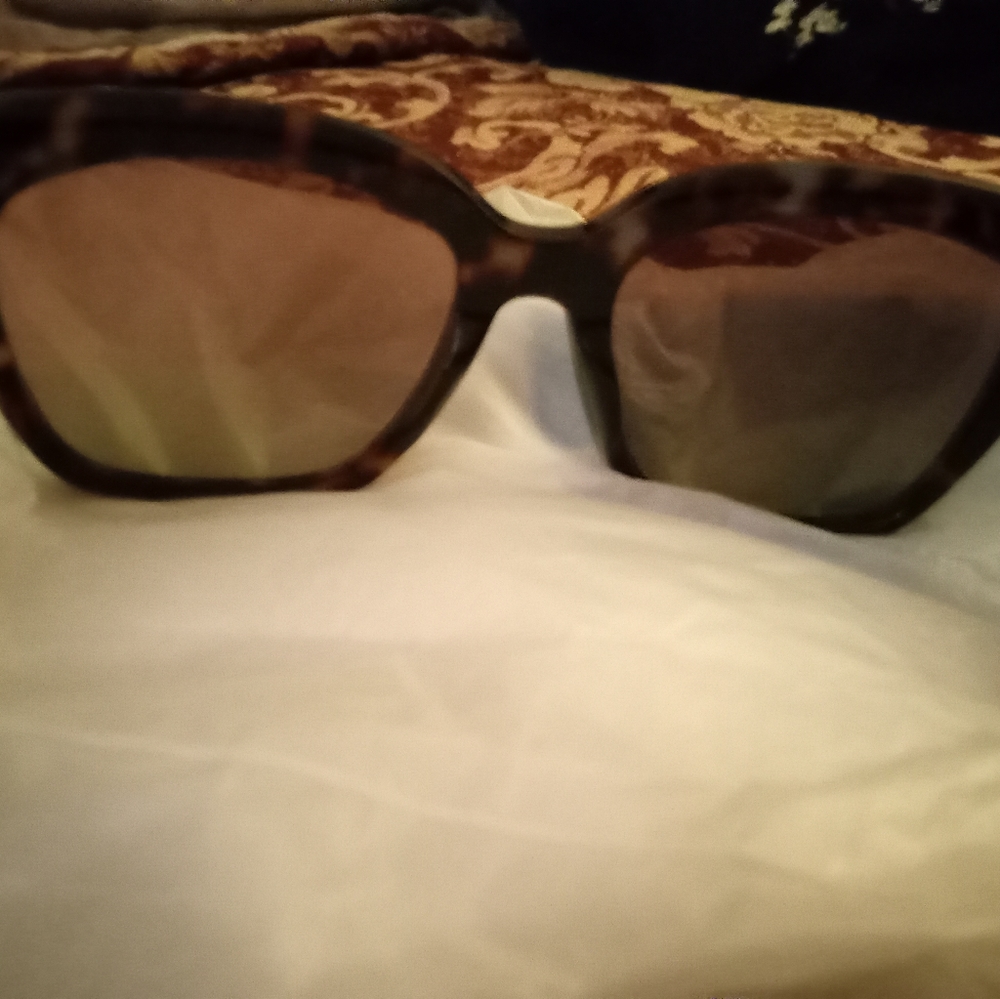 Diff Sunglasses with Case - Picture 16 of 16